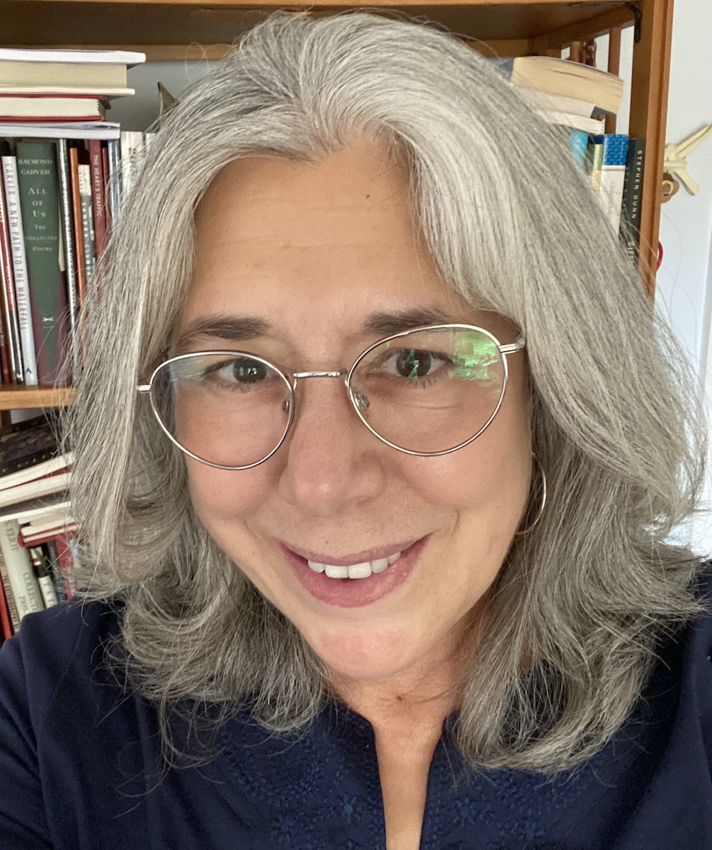  Headshot of Leslie LaChance 